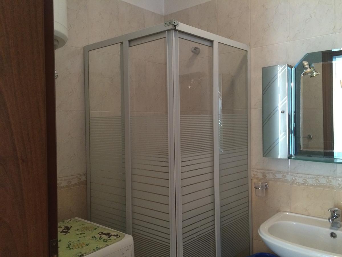 Bed and Breakfast Friends House Tirana Esterno foto